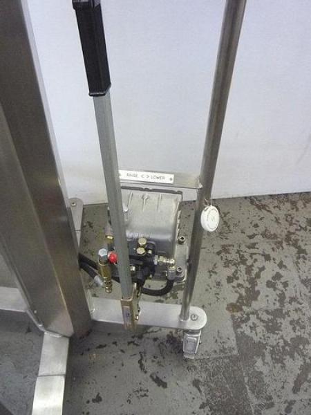 MECHANDLING 502 Hebehilfe für Folienrollen