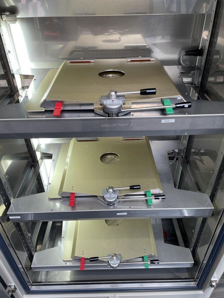 KÜHNER ISF 4-W Schüttelinkubator mit Befeuchtung und CO2