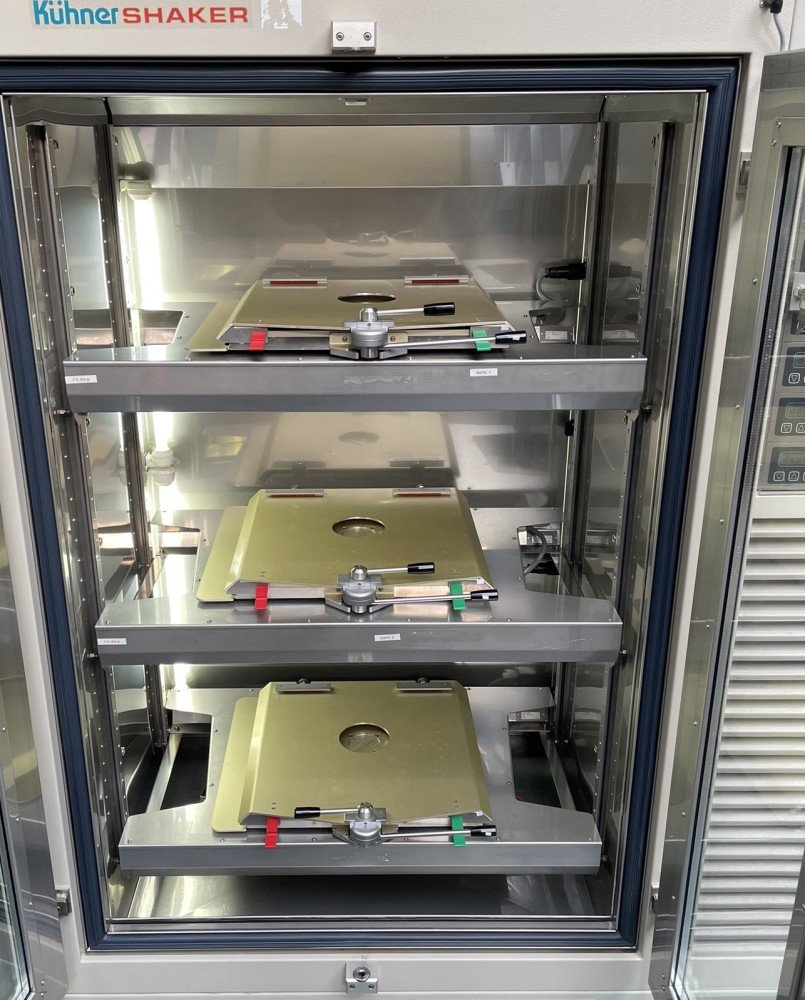 KÜHNER ISF 4-W Schüttelinkubator mit Befeuchtung und CO2