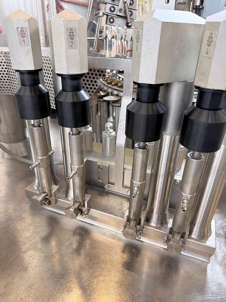 BAUSCH + STRÖBEL AFV 4015 Máquina para el llenado y taponado de ampollas