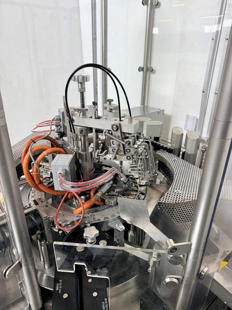 BAUSCH + STRÖBEL AFV 4015 Máquina para el llenado y taponado de ampollas