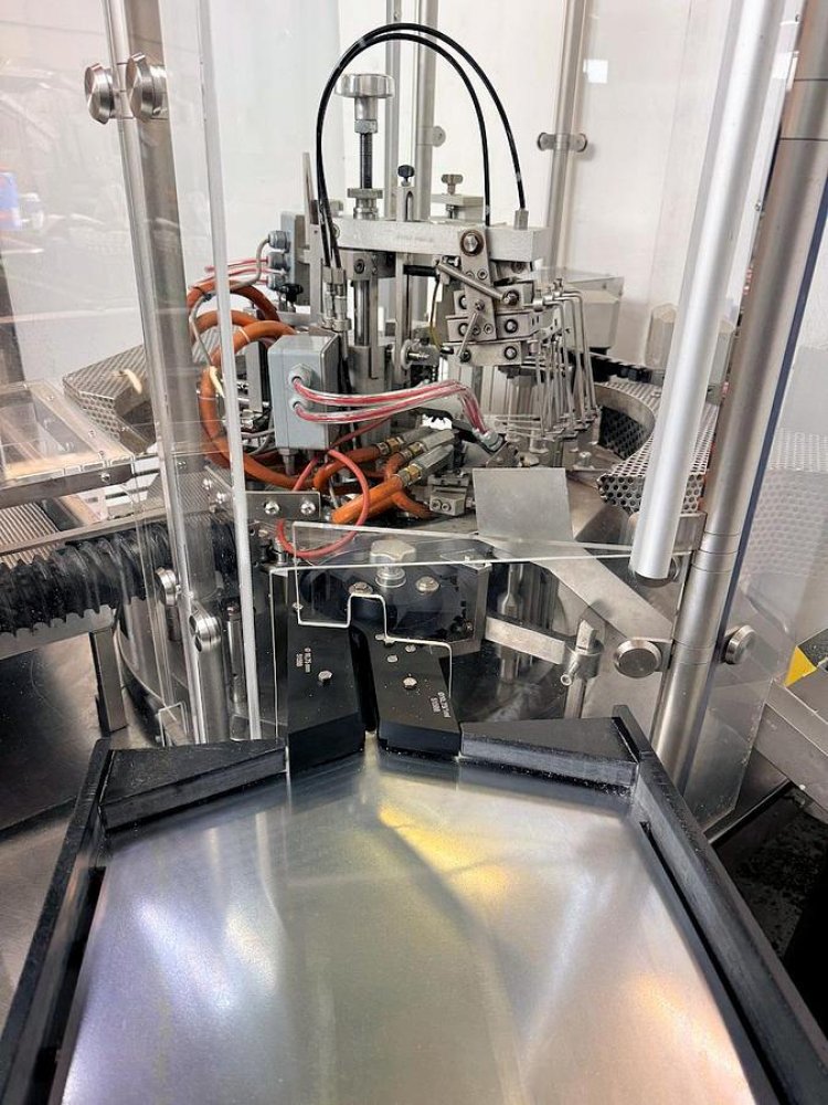 BAUSCH + STRÖBEL AFV 4015 Máquina para el llenado y taponado de ampollas