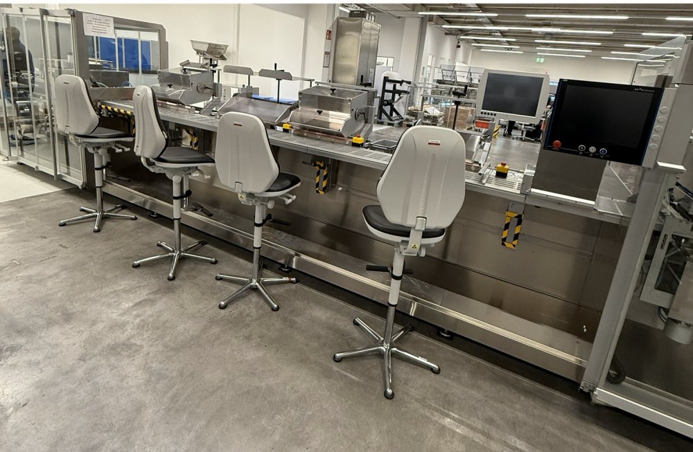 UHLMANN UPS 5 - C 2156 Blister- und Kartonierlinie für Pens, Spritzen o. Vials