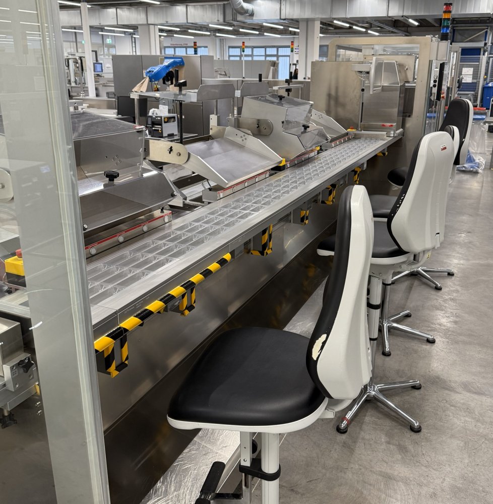 UHLMANN UPS 5 - C 2156 Blister- und Kartonierlinie für Pens, Spritzen o. Vials