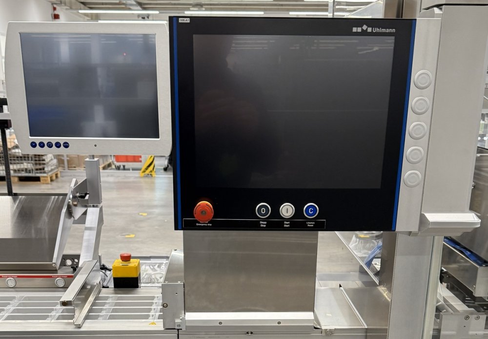 UHLMANN UPS 5 - C 2156 Blister- und Kartonierlinie für Pens, Spritzen o. Vials