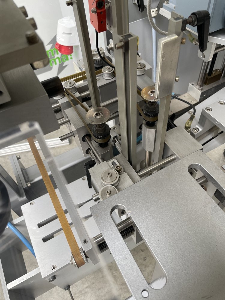 UHLMANN C 130 Encajadora con alimentador de blísteres