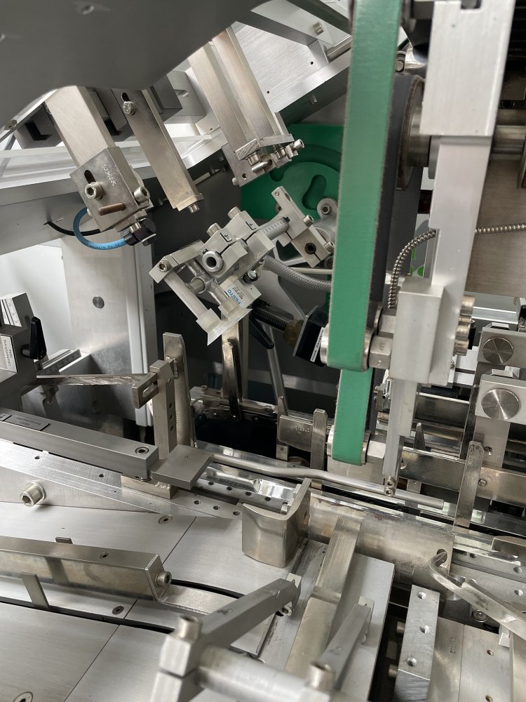 UHLMANN C 130 Encajadora con alimentador de blísteres