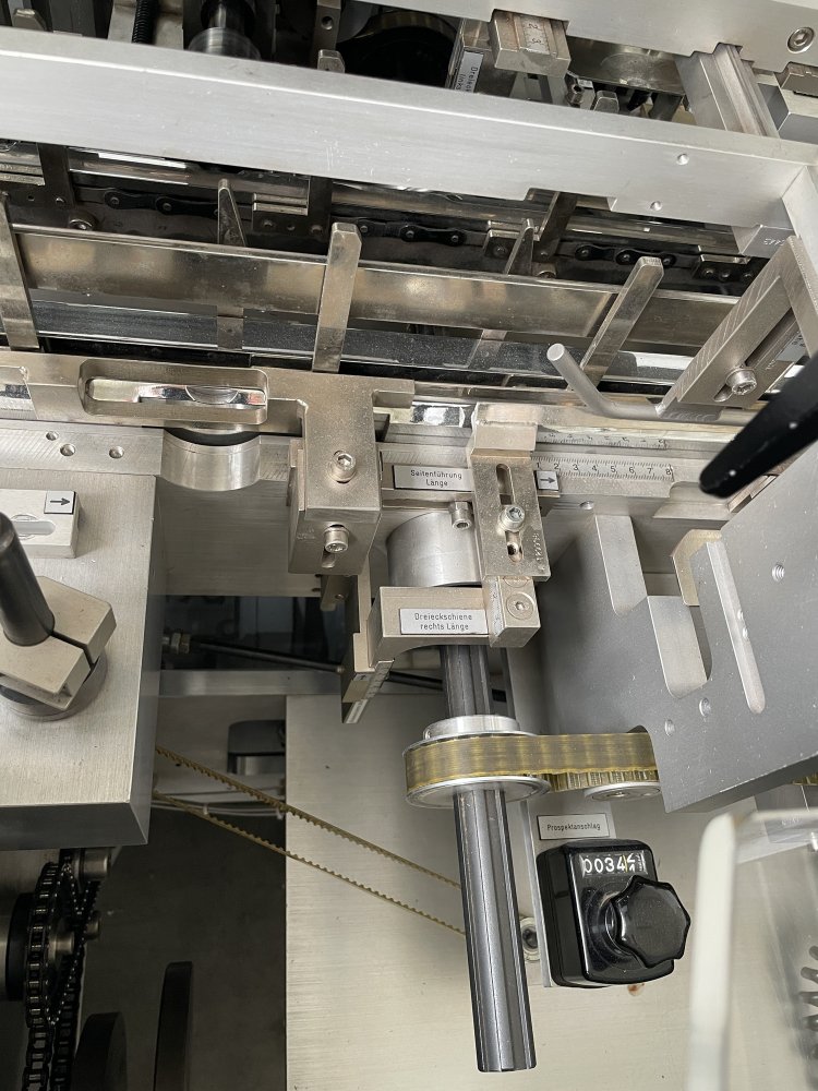 UHLMANN C 130 Encajadora con alimentador de blísteres