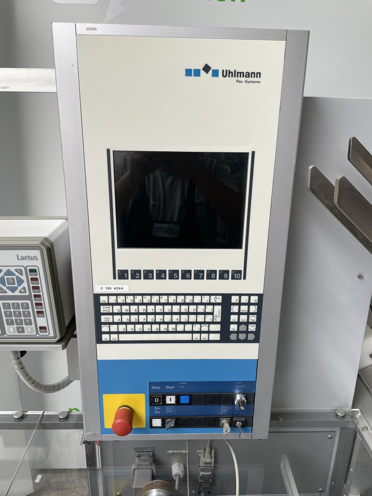 UHLMANN C 130 Encajadora con alimentador de blísteres