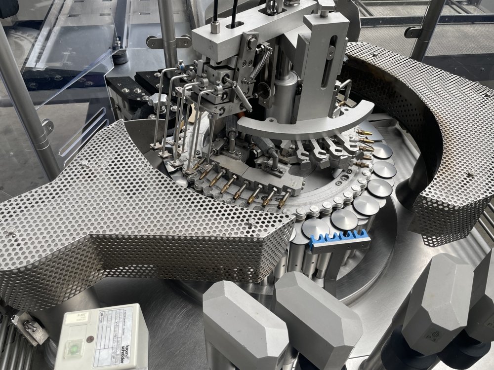 BAUSCH + STRÖBEL AFV 4015 Ampoule Filling-/Closing Machine
