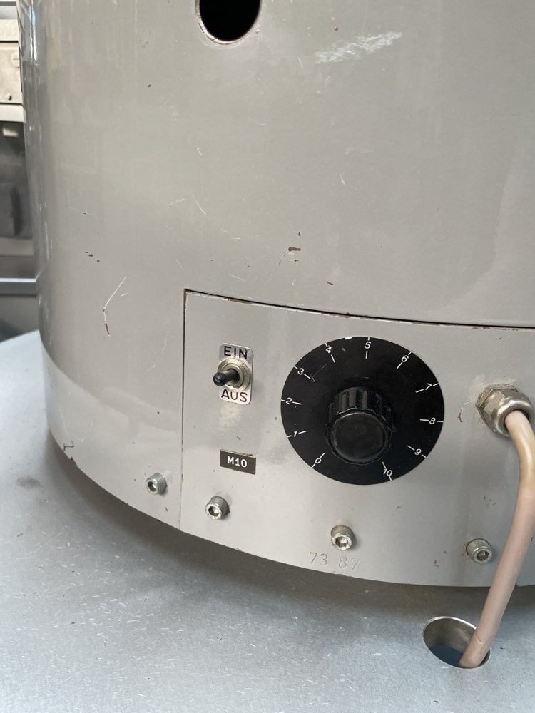 BAUSCH + STRÖBEL Line KSF 1020 + + ESA 1002 Remplisseur de liquides et Visseuse avec étiqueteuse