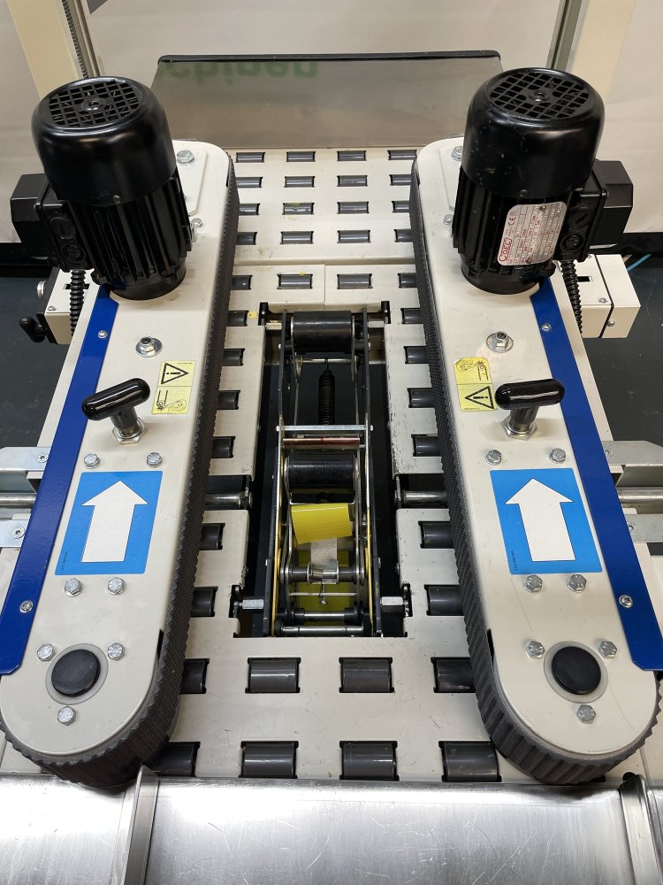 SIAT SM 8 / 4-94 Carton Sealer / Gluing Machine